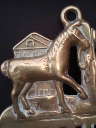 Peine antiguo bronce caballo y herrero Vintage
