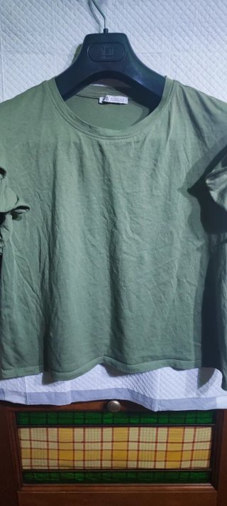 T-shirt Zara donna maniche a volant