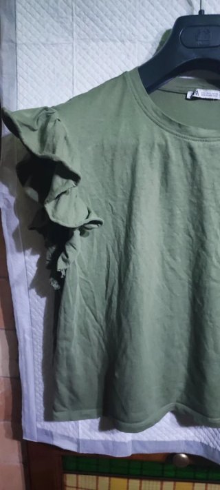 T-shirt Zara donna maniche a volant