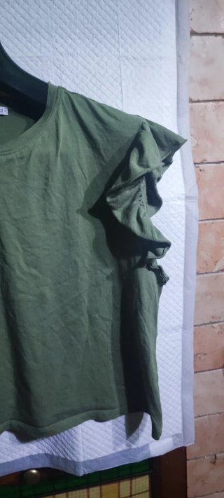 T-shirt Zara donna maniche a volant