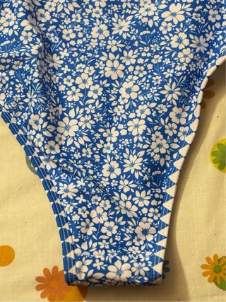 Bañador Shein floral azul y blanco