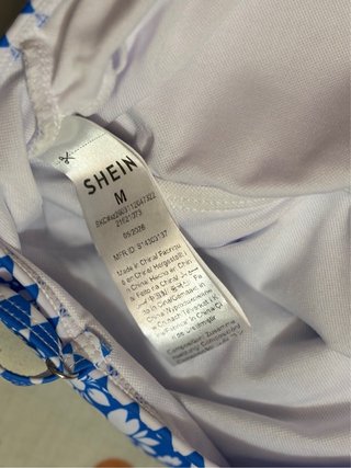 Bañador Shein floral azul y blanco