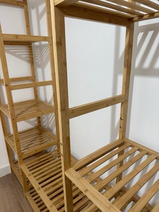 Estantería de madera
