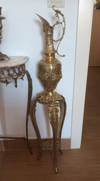 Jarrón Bronce Antiguo con Soporte
