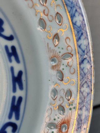 Plato de porcelana china con dragón