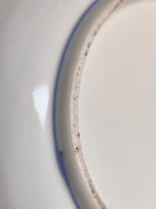Plato de porcelana china con dragón