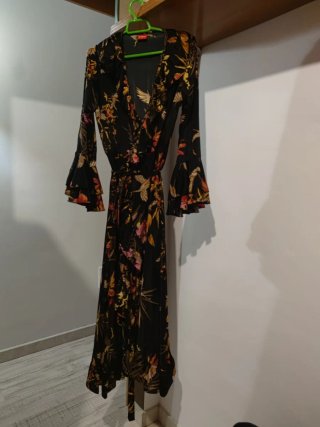 Vestido estampado floral manga acampanada