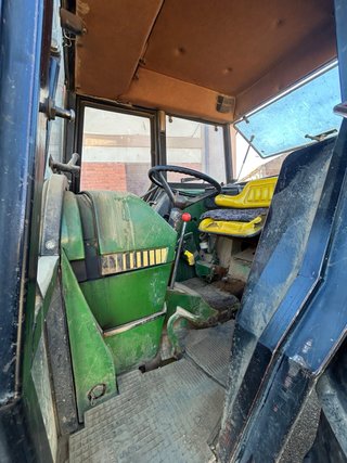Tractor John Deere 2850 con pala
