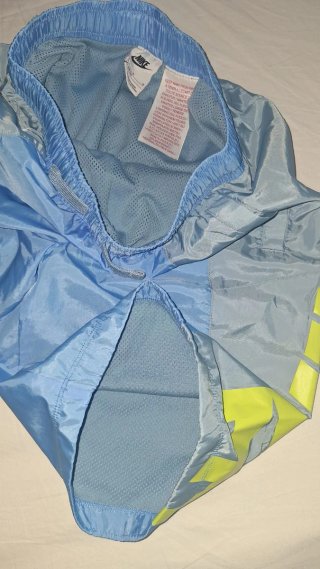 Pantalón corto Nike azul y amarillo talla L niños