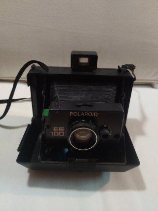 Polaroid EE 100 Cámara Instantánea