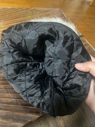 Gorro pelo sintético gris con pompón
