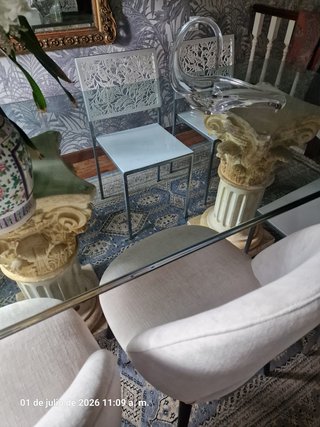 Mesa de comedor de cristal ,patas columnas griegas