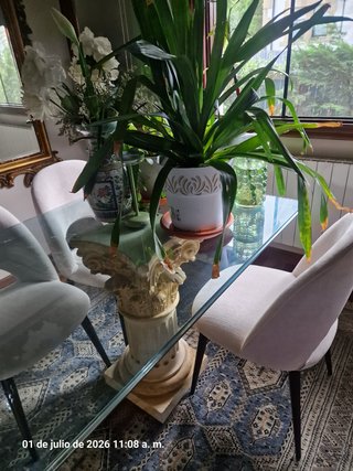 Mesa de comedor de cristal ,patas columnas griegas