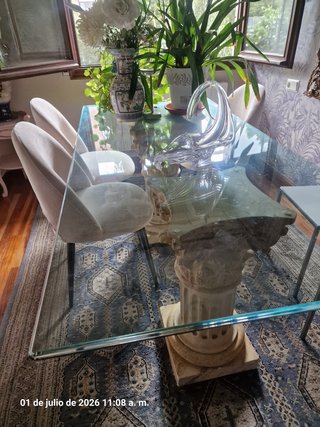 Mesa de comedor de cristal ,patas columnas griegas