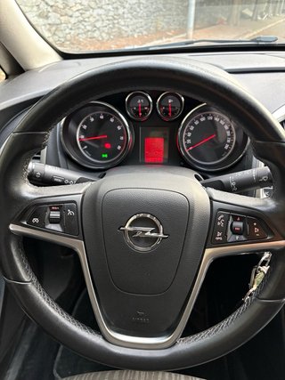 Opel Astra J