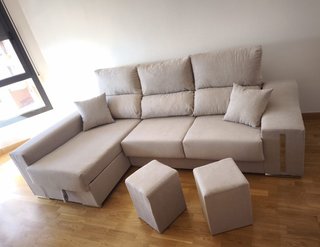 Sofá chaise longue gris con arcón