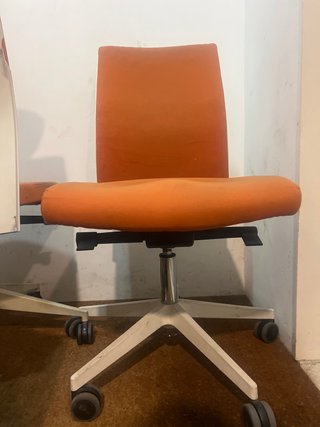Silla de oficina naranja
