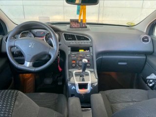 Peugeot 5008 2011