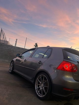 Volkswagen Golf GTI 5