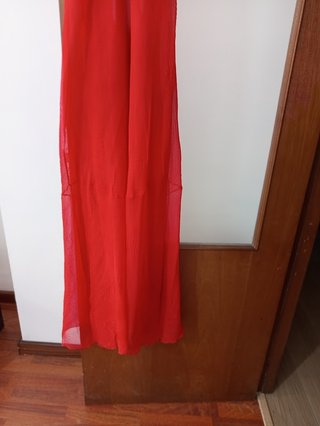 Vestido largo rojo plisado