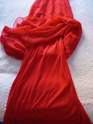 Vestido largo rojo plisado