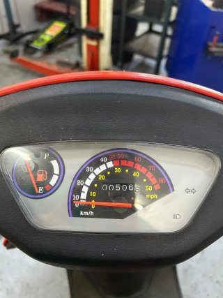 Motorola Clipic 49cc Scooter Roja y Negra