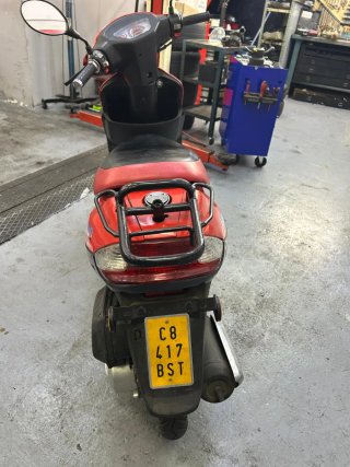 Motorola Clipic 49cc Scooter Roja y Negra