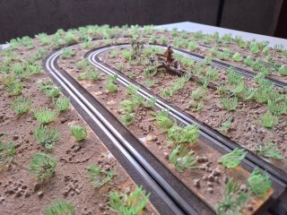 Curva ninco raid slot decorada con obstáculos
