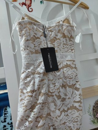 Vestido encaje blanco y beige