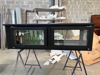 Vinoteca / Expositor de vinos