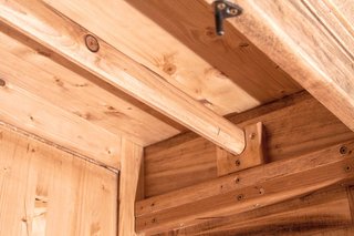 Armadio Country in legno massello di tiglio con fi
