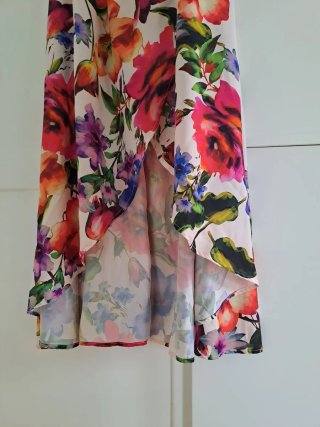 Vestido floral asimétrico talla S