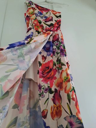 Vestido floral asimétrico talla S
