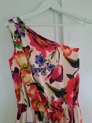 Vestido floral asimétrico talla S