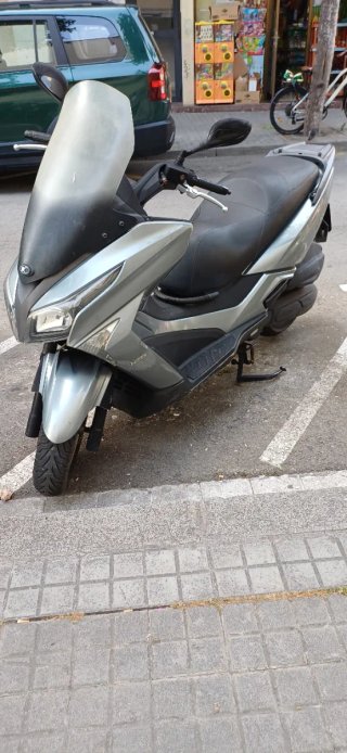 Kymco Grand Dink Maxi Scooter Gris