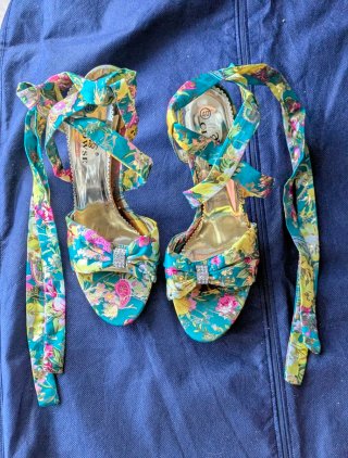 Sandalias Clowse tacón multicolor lazo