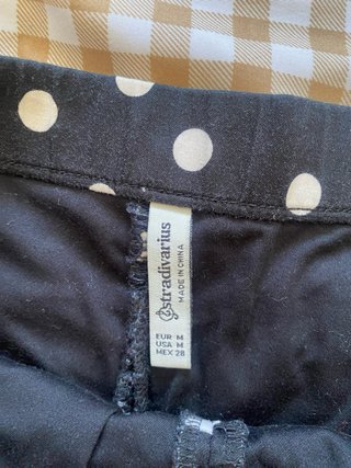 Falda de lunares negra y blanca