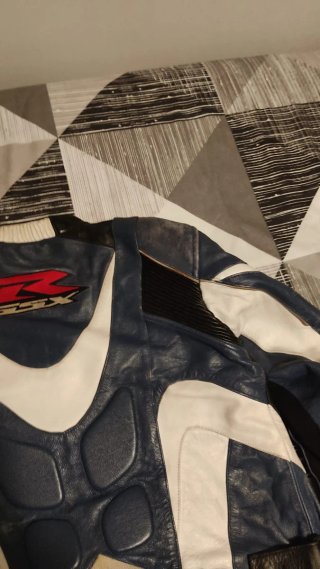 Traje de cuero Suzuki azul y negro