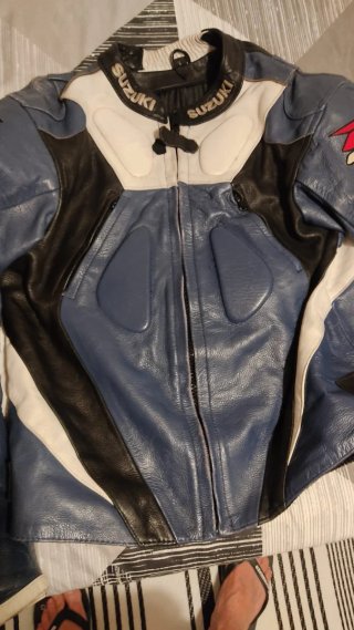 Traje de cuero Suzuki azul y negro