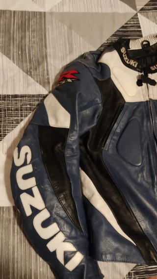 Traje de cuero Suzuki azul y negro