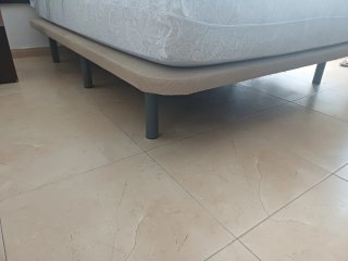 Somier tapizado con patas
