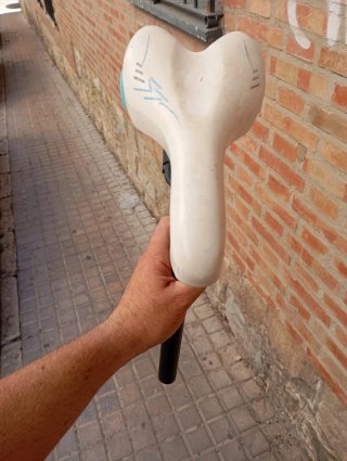 Tija de sillín de bicicleta. 36 cm de largo. 26x14