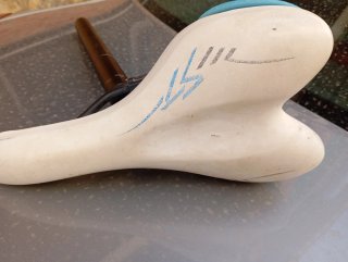 Tija de sillín de bicicleta. 36 cm de largo. 26x14