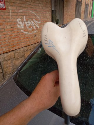 Tija de sillín de bicicleta. 36 cm de largo. 26x14