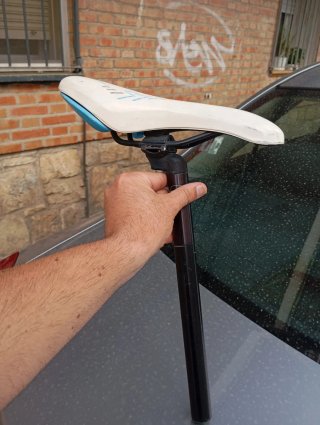 Tija de sillín de bicicleta. 36 cm de largo. 26x14