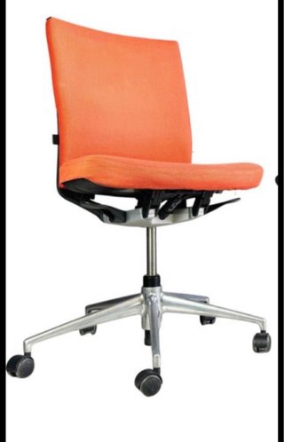 Silla de oficina naranja y plateada