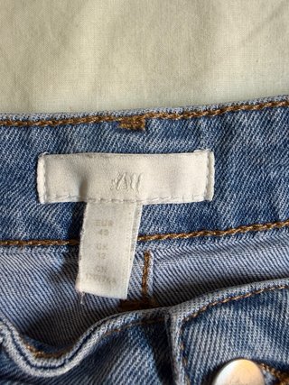 Vaqueros H&M con rotos.
