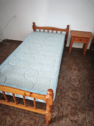 Juego 2 Camas Pino y Mesita