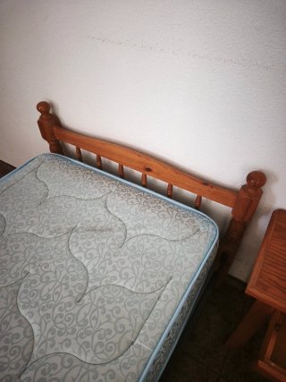 Juego 2 Camas Pino y Mesita