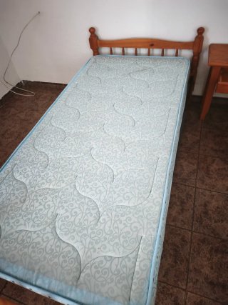 Juego 2 Camas Pino y Mesita